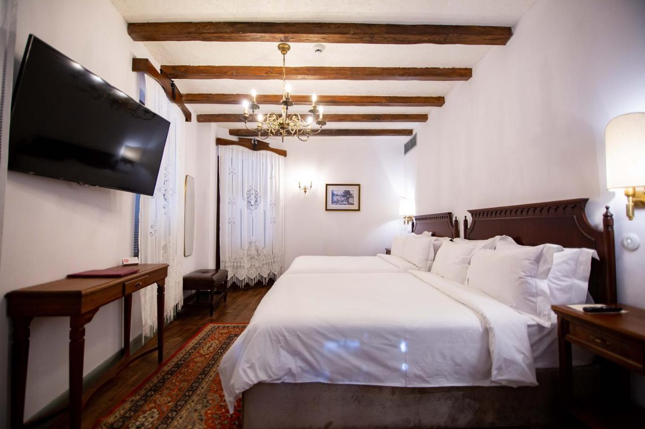 Vila Ebel Hotel Pool & Spa Korça Exteriör bild