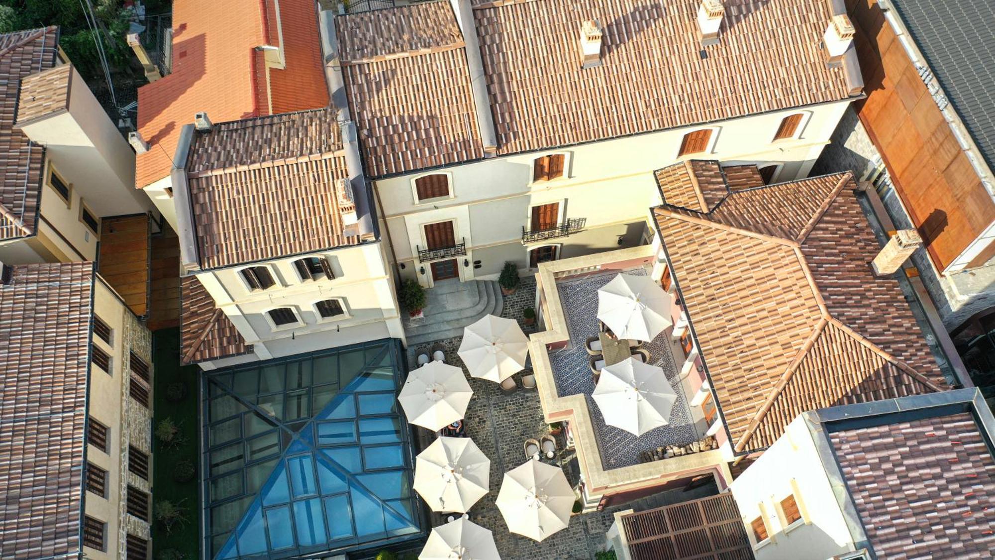 Vila Ebel Hotel Pool & Spa Korça Exteriör bild